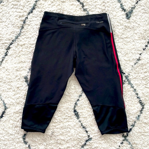 Nike Capri Pants - Picture 2 of 4